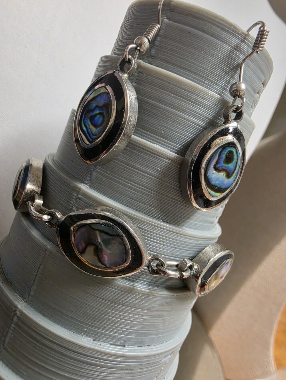 Vintage Mexican Abalone & Black Inlay Jewelry Set - Oval Link Bracelet & Dangle